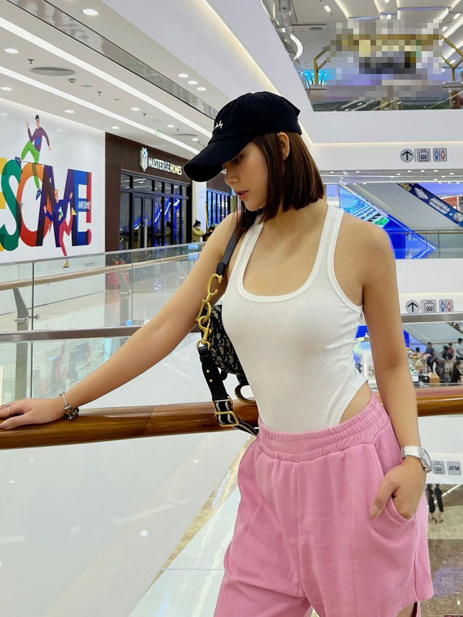 Trải qua sinh nở, Huyền Lizzie cũng từng đối mặt với việc tăng cân. Ý thức được điều đó, cô đã xây dựng chương trình tập luyện bài bản từ nhẹ nhàng rồi mới tăng dần dần độ khó.