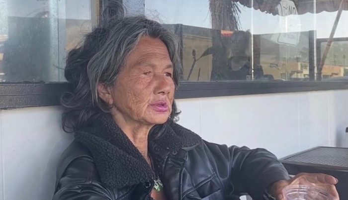 Ca si Kim Ngan xuat hien voi ve ngoai tieu tuy, gay di trong thay