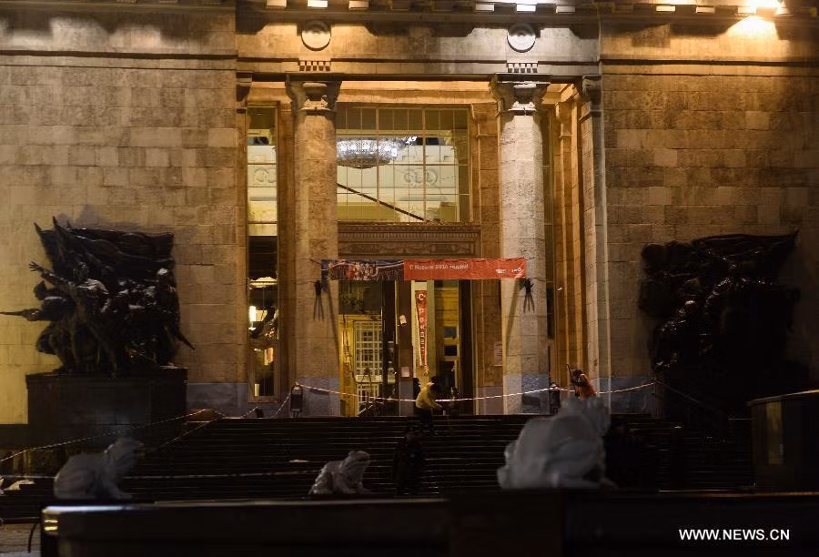 Toàn bộ nhân viên an ninh của nhà ga tàu hỏa đã ra sức ngăn chặn nữ nghi phạm đánh bom tự tử bước vào bên trong phòng chờ, do đó, đã ngăn được thương vong lớn hơn.