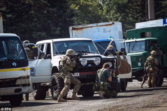 Các binh sĩ Ukraine trong một trận giao tranh ở thành phố Debalcevo. (Ảnh minh họa)