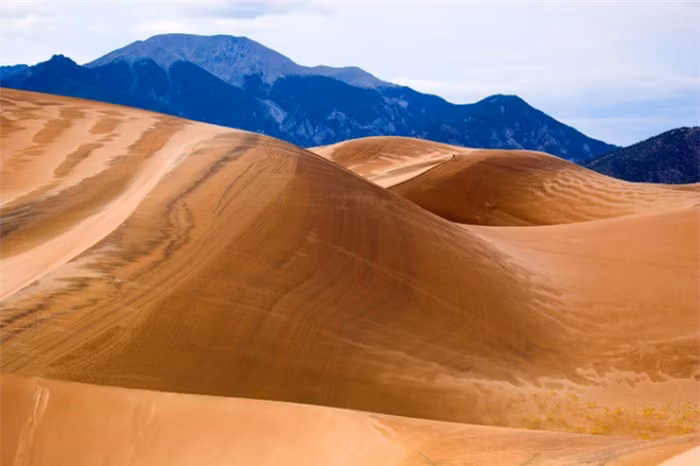 9. Khu bảo tồn và vườn quốc gia Great Sand Dunes, Colorado: Các cồn cát tại đây giống với cảnh quan của sao Hỏa, đến mức NASA đã sử dụng chúng để thử nghiệm 2 tàu vũ trụ Viking hạ cánh. Đây cũng là một điểm nóng để nhìn thấy UFO. Ngay phía tây của công viên là tháp canh UFO.