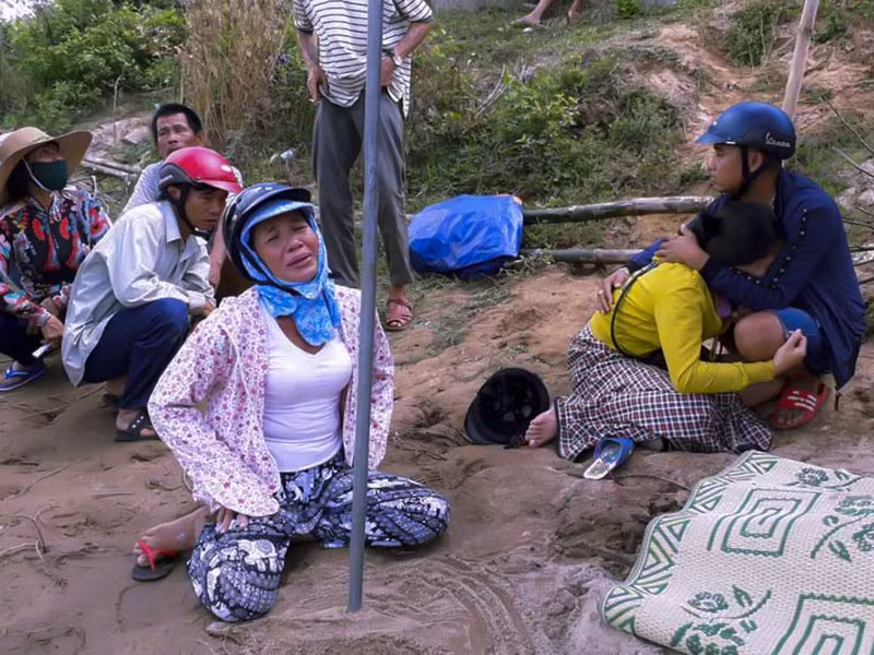 Nghi ca gia dinh nhay song Thach Han tu tu: Tim thay thi the 2 cha con