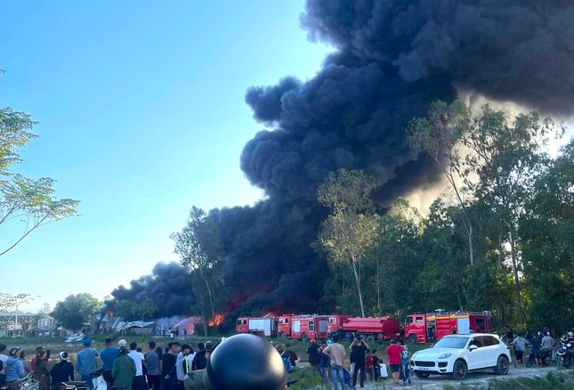 Khu vực xưởng mua bán phế liệu tách biệt khu dân cư nên vụ cháy không ảnh hưởng đến người dân xung quanh. Cơ quan chức năng đang thống kê thiệt hại đồng thời điều tra làm rõ nguyên nhân vụ hỏa hoạn trên.