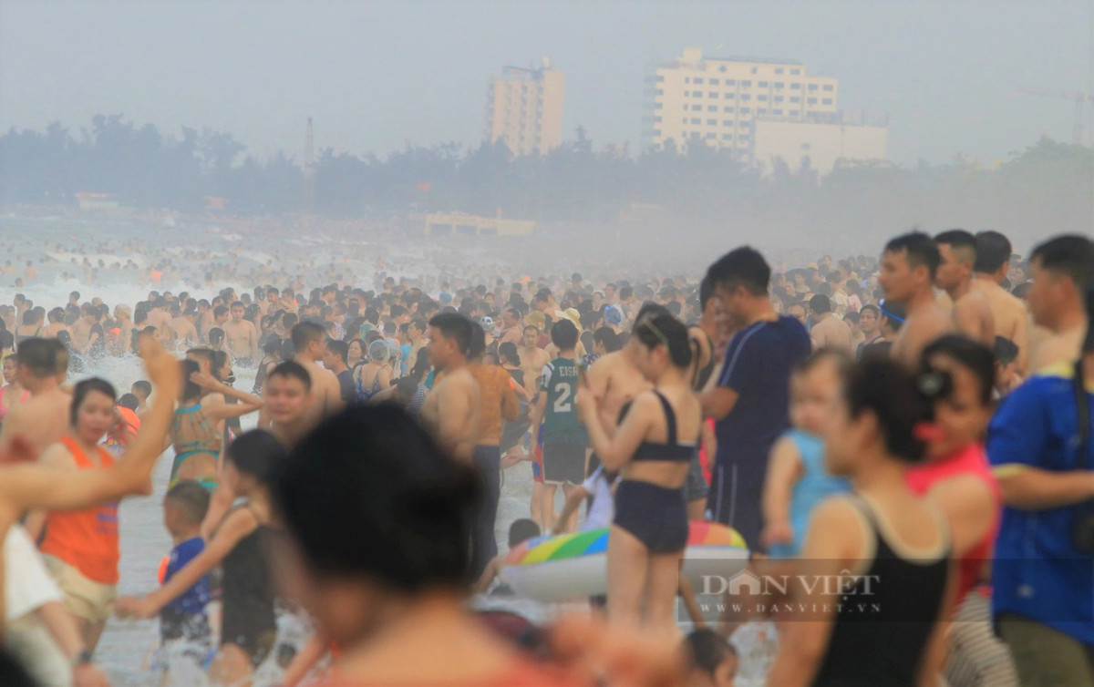 Trong 5 ngày nghỉ lễ, Cửa Lò đặt mục tiêu sẽ đón và phục vụ khoảng 130.000 đến 150.000 lượt khách. Tuy nhiên với thời tiết nắng nóng, lượng du khách đổ về đông, có thể Cửa Lò sẽ vượt mục tiêu đề ra.