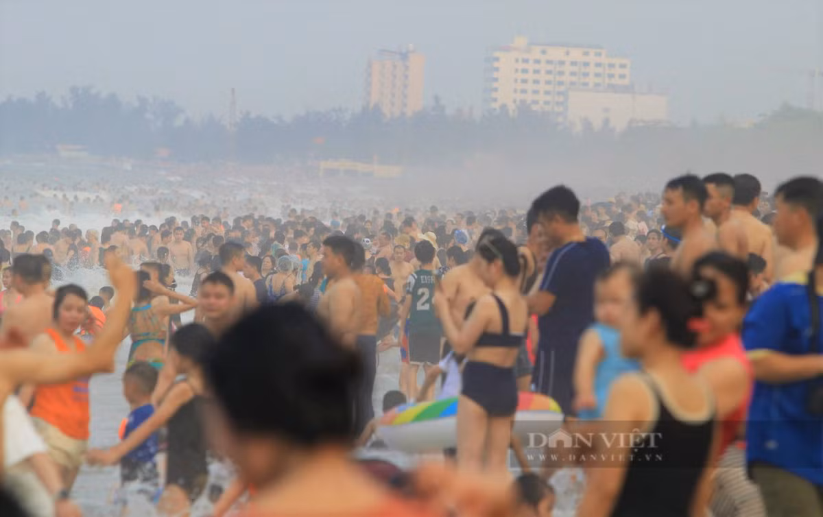 Trong 5 ngày nghỉ lễ, Cửa Lò đặt mục tiêu sẽ đón và phục vụ khoảng 130.000 đến 150.000 lượt khách. Tuy nhiên với thời tiết nắng nóng, lượng du khách đổ về đông, có thể Cửa Lò sẽ vượt mục tiêu đề ra.