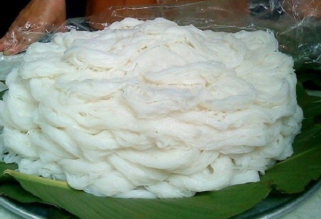 Cach dung nuoc mam de nhan biet bun sach va bun nhiem hoa chat