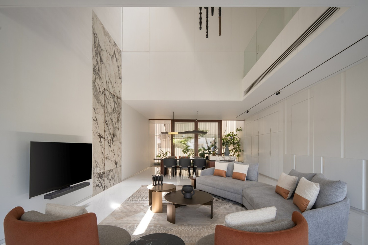 Do đó, kiến trúc sư đã tạo ra ngôi nhà, với các không gian luôn tràn ngập ánh sáng tự nhiên và thông thoáng.