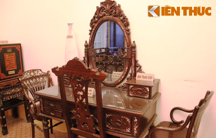 Bàn trang điểm của bà Hội đồng