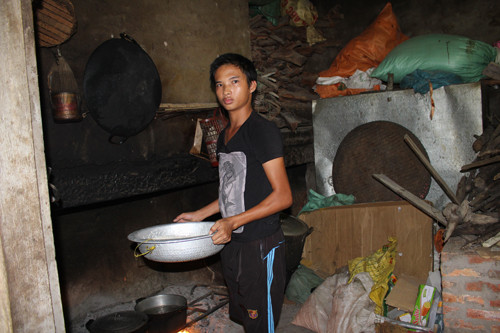 Thắng đã mất dần ảo giác và làm việc bình thường.