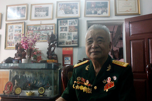 80 tuổi, nhưng ông Vinh vẫn thường xuyên được mời đi kể chuyện về chiến dịch Điện Biên Phủ.