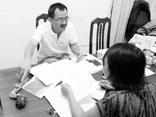 Ông Đào Quang Minh, Phó Giám đốc kỹ thuật XNKDNSĐĐ làm việc với phóng viên.