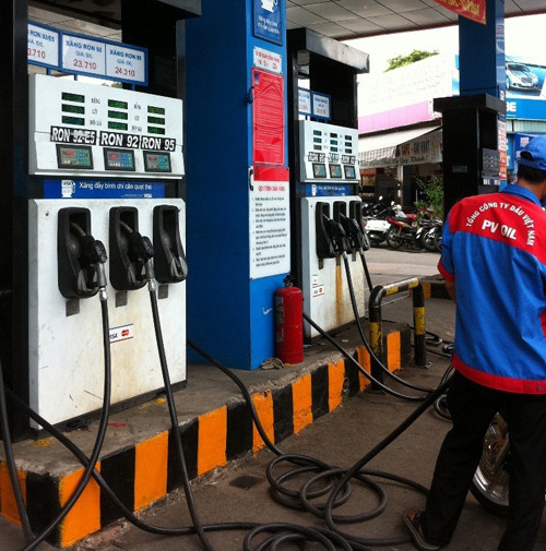 Một địa điểm bán xăng 92/E5 trên đường Phổ Quang, quận Tân Bình, TPHCM.