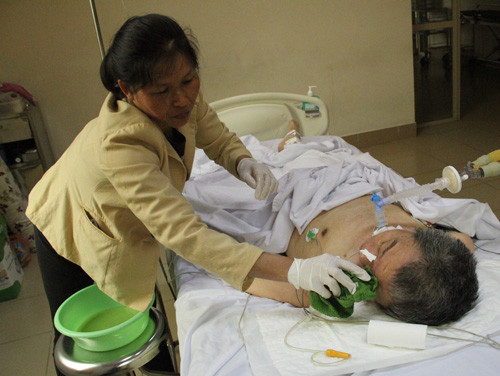 Rút kinh nghiệm và tự điều chỉnh cho phù hợp các kỹ năng chăm sóc.