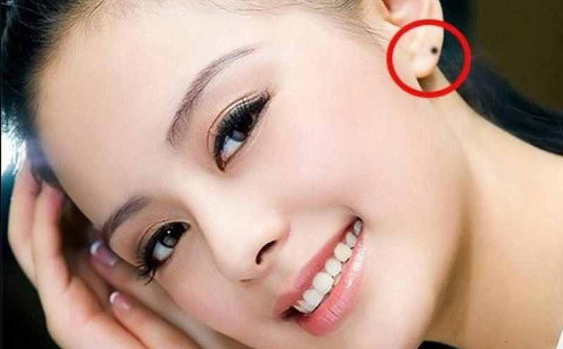 Họ có phước lớn cho riêng mình, có may mắn giúp đỡ được chồng, có thể giúp sự nghiệp của chồng thăng hoa. Người phụ nữ có đôi tai tốt, có đủ thận khí và khả năng sinh sản rất tốt sau này sẽ sinh nhiều con và dự kiến sẽ có đầy đủ con cháu.