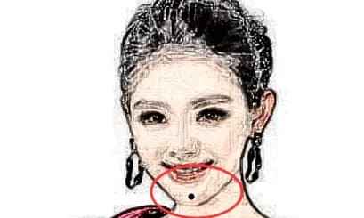  Cằm nằm ở phần dưới của khuôn mặt, tượng trưng cho sự giàu có, tài sản gia đình, bất động sản,… Nếu cằm đầy đặn, dày dặn và có nốt ruồi cát tường thì người phụ nữ như vậy sẽ có số mệnh giàu có và có nhiều bất động sản, cô ấy sẽ không phải lo lắng về tiền bạc và sẽ tận hưởng vinh quang và giàu có vô tận trong suốt cuộc đời.