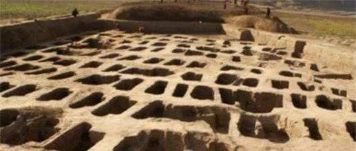 Su that ve ngoi mo nghin nam duoc canh giu boi mot con ran lon-Hinh-3