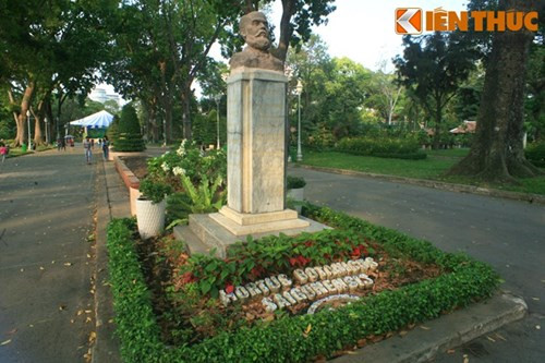 Sau 1975, Thảo Cầm Viên được xây dựng mới nhiều hạng mục công trình, như kè đá dọc kênh Thị Nghè, cải tạo hệ thống thoát nước và hệ thống dây điện trần... Đặc biệt là từ năm 1990, nhiều chuồng thú được cải tạo và mở rộng cho phù hợp với đời sống của từng loài thú, đã nâng tổng diện tích chuồng thú sau năm 1975 từ 8.500m2 lên đến năm 2000 là 25.000m2.