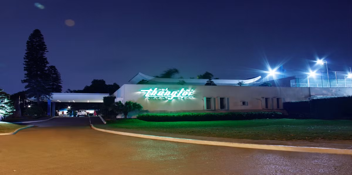 Để xây dựng khách sạn Thắng Lợi, phía Cuba đã cử đoàn kĩ sư, kiến trúc sư, công nhân, trong đó có 20 nữ sang Việt Nam, còn phía Việt Nam có khoảng 100 người tham gia xây dựng. Ngay sau ngày khánh thành, khách sạn đã đón tiếp các đoàn khách quốc tế tới thăm Việt Nam nhân dịp kỉ niệm 30 năm Quốc khánh nước Việt Nam Dân chủ Cộng hòa. Ảnh: Thangloihotel.vn