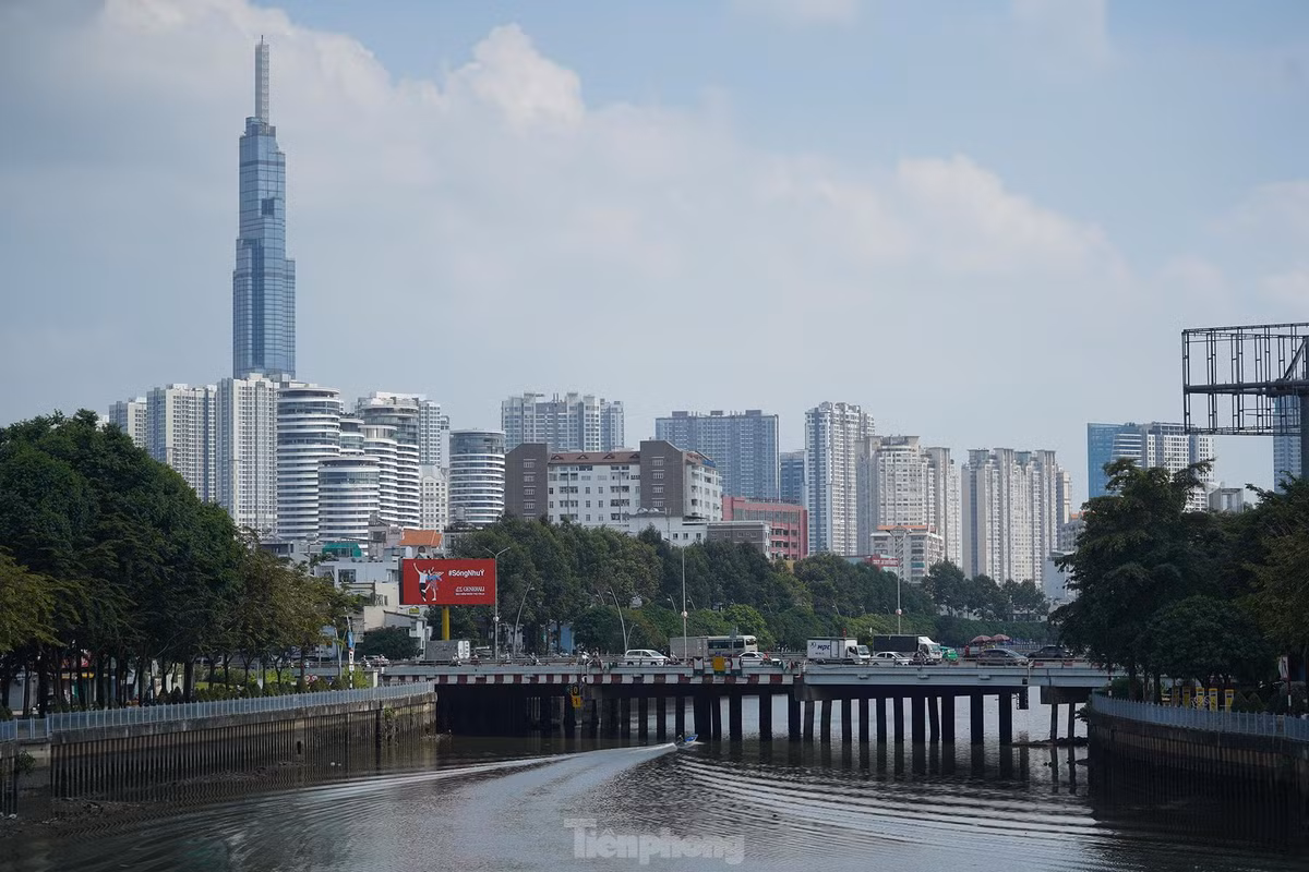 TPHCM nỗ lực trong nhiều năm để cải tạo dòng kênh, chính vì thế việc người dân nâng cao ý thức, chung tay bảo vệ và xây dựng màu xanh của dòng kênh được xanh mãi.