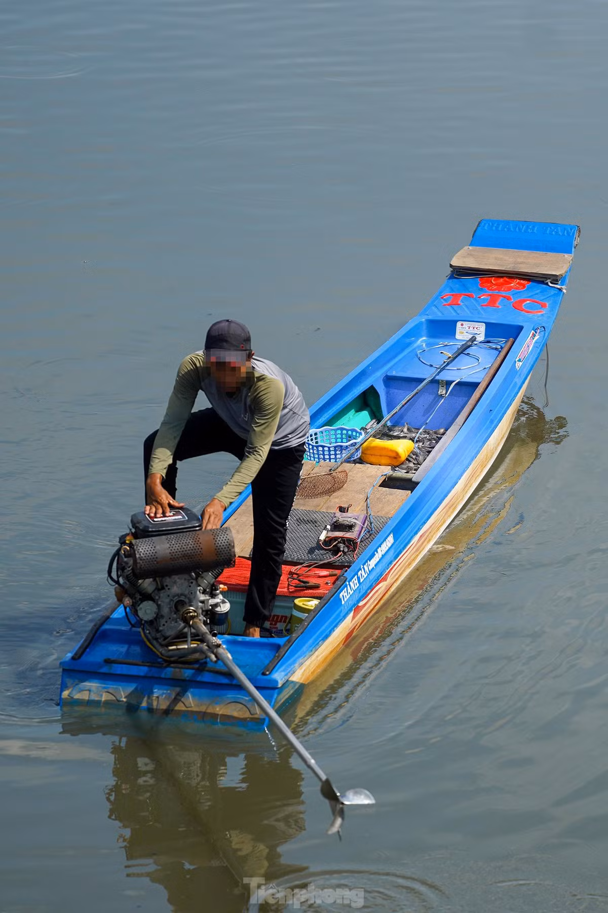 Thậm chí nhiều người còn dùng cả xung điện, một hình thức đánh bắt tận diệt.