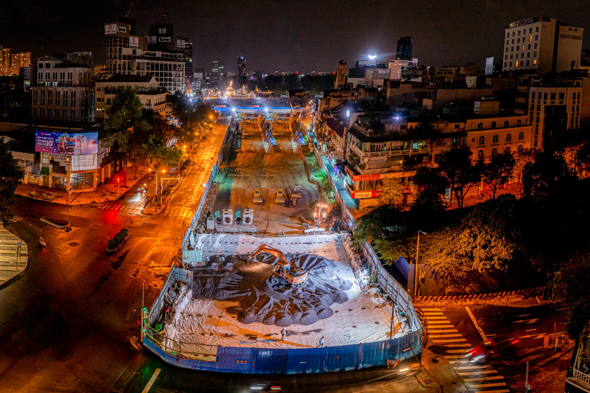 Ngoài ra, phần đường còn lại từ đường Nam Kỳ Khởi Nghĩa đến trước chợ Bến Thành vẫn duy trì rào chắn. Đại diện MAUR cho biết đoạn này và khu vực phía trên ga Bến Thành (thuộc một phần công viên 23/9) sẽ được bàn giao mặt bằng từ nay đến trước 2/9.