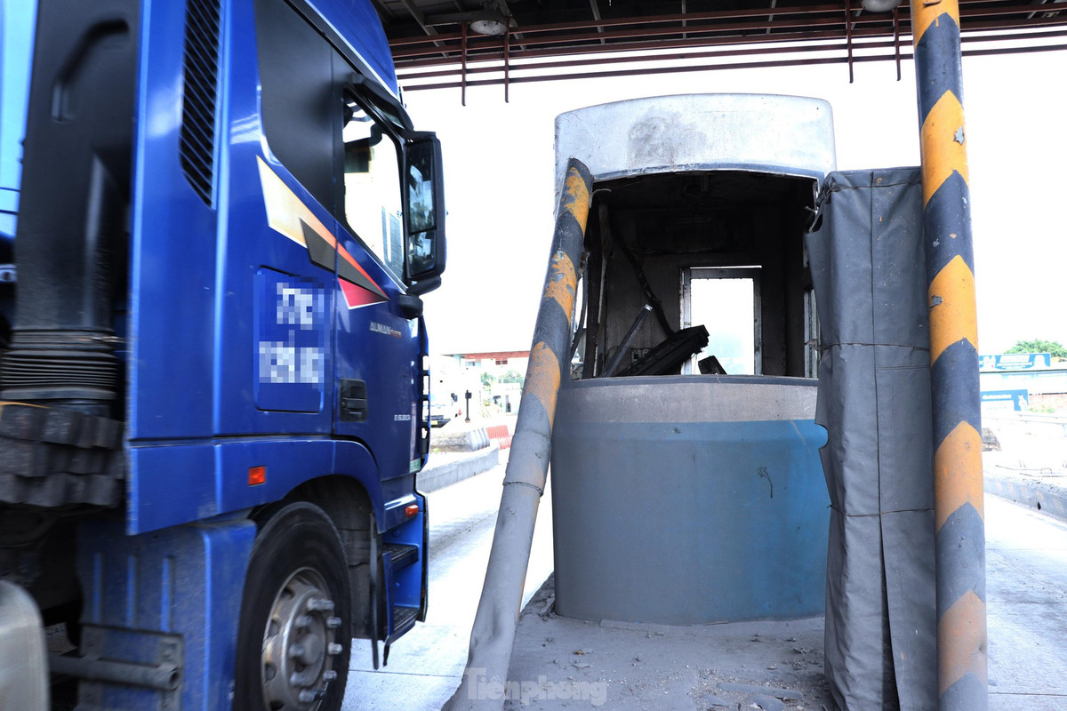 Sau hơn 3 năm dừng thu phí, nhiều hạng mục của tuyến cao tốc TPHCM - Trung Lương đã xuống cấp, hư hỏng nặng dù đã được đầu tư sửa chữa.