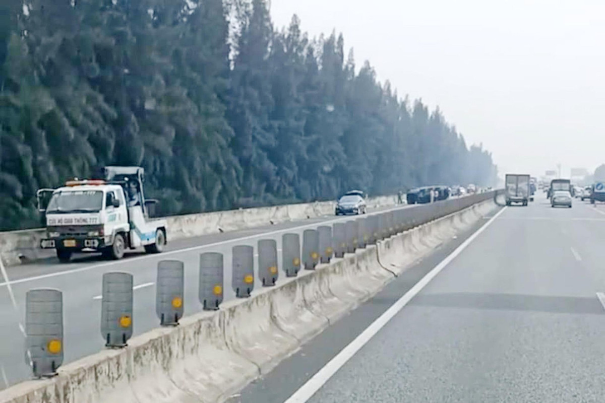 Ngay sau khi tai nạn xảy ra, các cơ quan chức năng của Long An và TPHCM đang tích cực cấp cứu các nạn nhân, điều tra làm rõ nguyên nhân tai nạn.