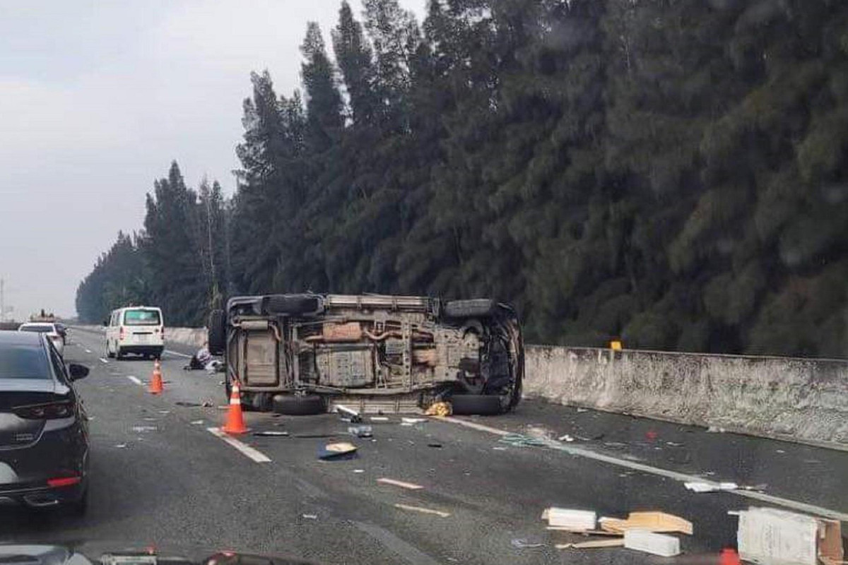 Trưa 29/3, Công an tỉnh Long An phối hợp cùng Cục Cảnh sát giao thông đang điều tra nguyên nhân vụ tai nạn giao thông trên cao tốc TPHCM – Trung Lương khiến Phó Chủ tịch UBND TPHCM Lê Hòa Bình tử vong và 2 người khác bị thương.