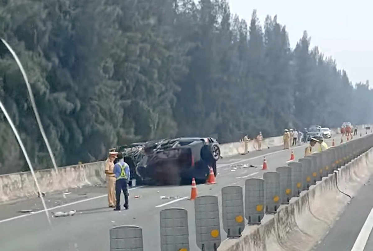 Tai nạn khiến 3 người ngồi trên xe gồm: ông Lê Hòa Bình, Phó Chủ tịch thường trực UBND TP HCM tử vong; tài xế Nguyễn Quang Vinh và ông Dương Tấn Trước (SN 1981) bị thương nặng.