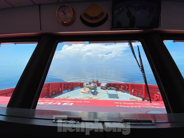 Ưu điểm của con tàu cao tốc hai thân này là an toàn, cân bằng và tính ổn định cao, giảm thiểu say sóng.