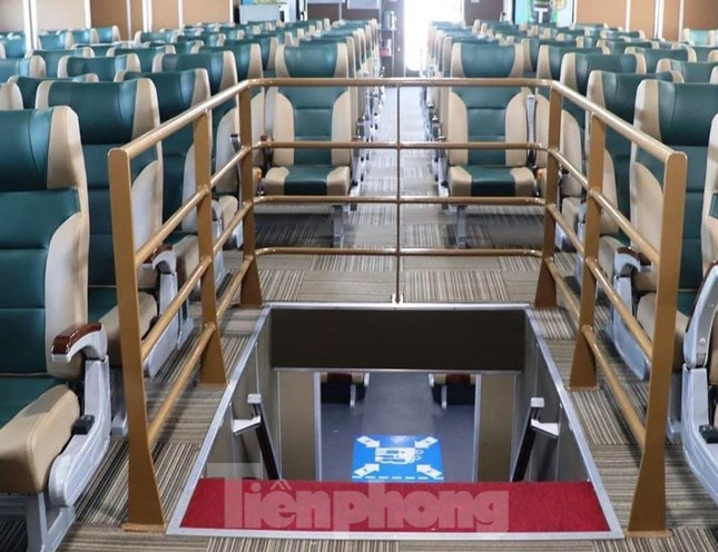 Tầng trên có 176 ghế.