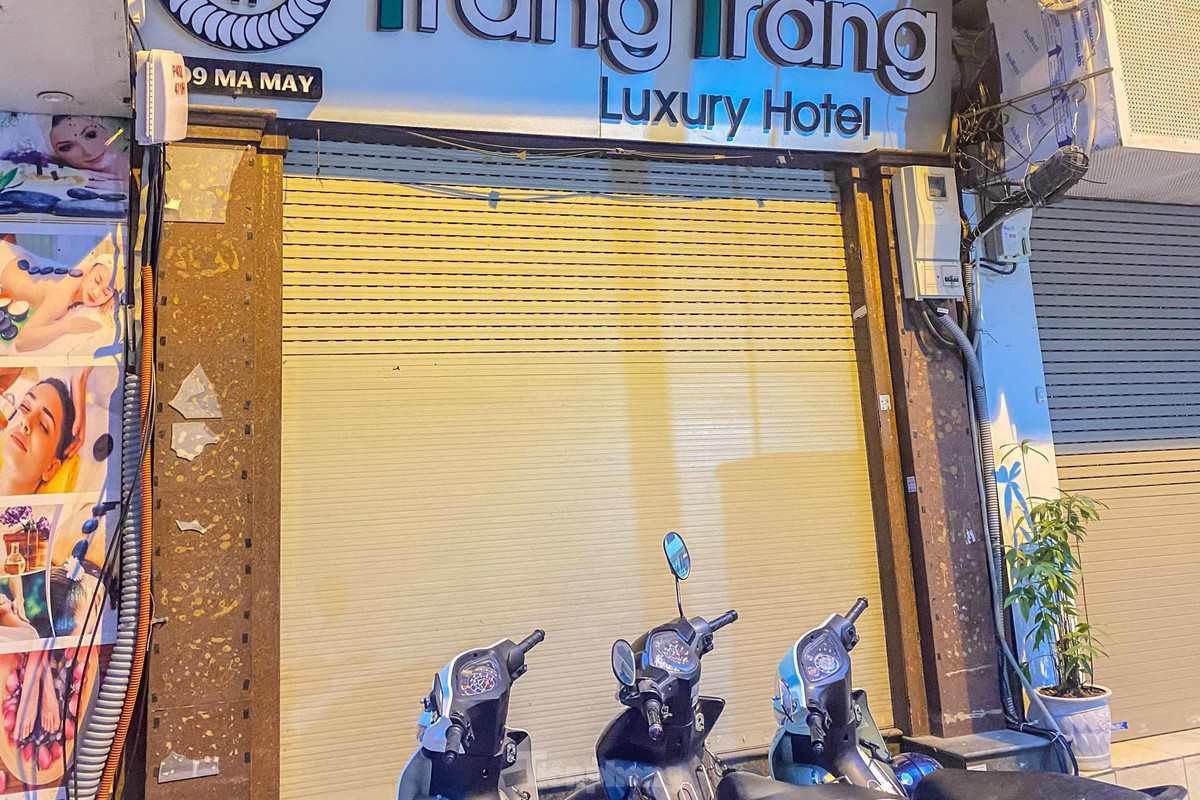 Nhiều chủ khách sạn cho biết, do dừng hoạt động quá lâu trong khi chi phí thuê mặt bằng khu vực phố cổ lại quá cao, vì thế chủ cơ sở đã phải trả lại mặt bằng do không thể duy trì thêm.