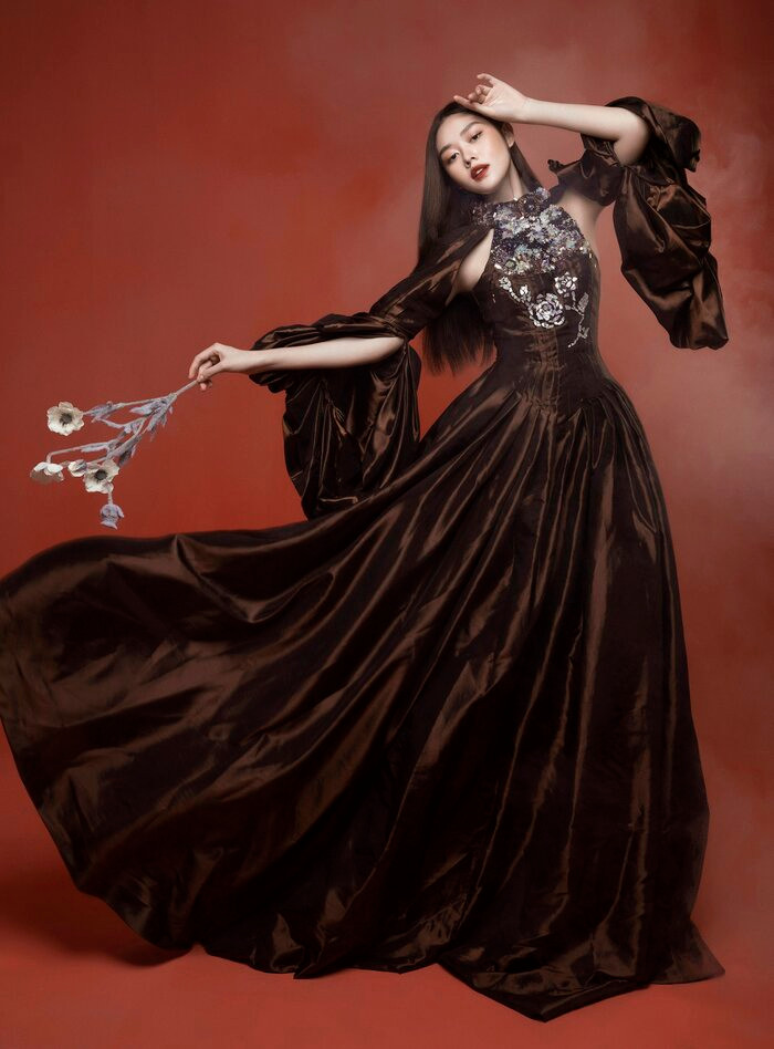 Giành danh hiệu á hậu 2 tại cuộc thi Hoa hậu Thế giới Việt Nam lần đầu tiên tổ chức, Tường San đại diện nước nhà tham gia Miss International 2019 ở Nhật Bản và lọt vào Top 8 chung cuộc.