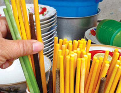 Đũa tại quán ăn: biết đâu nguồn cội?