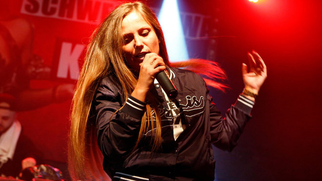 Tu gai mai dam tro thanh ngoi sao nhac rap lay lung