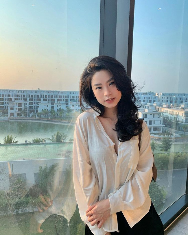 Cô nàng ngày càng mặn mà, đằm thắm. Kể từ khi trở lại với mạng xã hội, Hàn Hằng kín tiếng hơn về cuộc sống cá nhân.