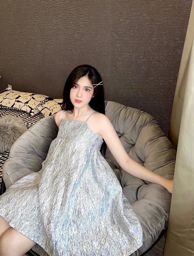 Với lợi thế ngoại hình, Đoan Nghi tự tin theo đuổi nhiều phong cách khác nhau.