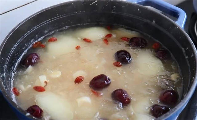 Mon canh dai bo giup thanh nhiet, giai doc cho moi lua tuoi