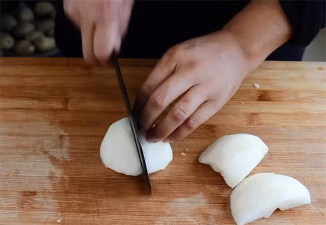 Mon canh dai bo giup thanh nhiet, giai doc cho moi lua tuoi-Hinh-6