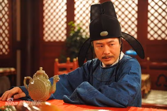 Sau khi An Lộc Sơn được sủng ái, ông ta rất ghen tị, luôn tranh sủng với An Lộc Sơn ở khắp nơi, khiến “loạn An Lộc Sơn” càng nhanh chóng xảy ra. Sau khi Đồng quan thất thủ, Đường Huyền Tông chạy trốn về phương Nam, khi đi đến Mã Ngôi Dịch thuộc Tây Giao Kim Thành (nay là Hưng Bình, Thiểm Tây) Cấm quan đô lĩnh Trần Huyền Lễ sớm đã bất mãn với anh em Dương Quốc Trung phát động binh biến, Dương Quốc Trung bị giết chết trong lúc binh biến, mới thấm thía câu: “Tự chuốc họa vào thân”.