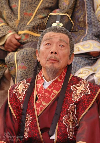 Thái Kinh lần lượt vào các năm thứ năm Sùng Ninh (1106), năm thứ ba Đại Quan (1109), năm thứ bai Tuyên Hòa (1120) ba lần bị tước chức vụ tể tướng, rồi lại được bổ nhiệm, được gọi là ba lên ba xuống. Lần thứ ba sau khi được bổ nhiệm làm tể tướng, con trai ông ta, Thái Du tranh giành quyền lực trong triều, cuối cùng bị con trai đánh bại, kết thúc đường quan vận. Năm thứ nhất Tĩnh Khang (1126), quân Kim tiến sát Khai Phong, Thái Kinh chạy trốn về Bạc Châu. Trên đường đi, mọi người không bán đồ ăn cho ông ta, quan chức trên đường chạy trốn truy đuổi ông khắp nơi, không cho ông ta con đường thoát. Sau đó, đến Đàm Châu (nay là thành phố Trường Sa, thuộc Hồ Nam), ông ta không có nơi nào để ở, phải ở trong một ngôi miếu ở Thành Nam. Thái Kinh không chấp nhận được hiện thực, cuối cùng uất ức mà chết.