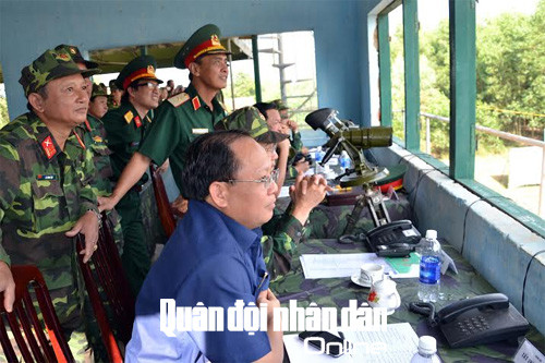 Các đại biểu tham quan diễn tập.