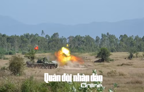 Xe tăng bắn chi viện cho bộ binh tiến công.