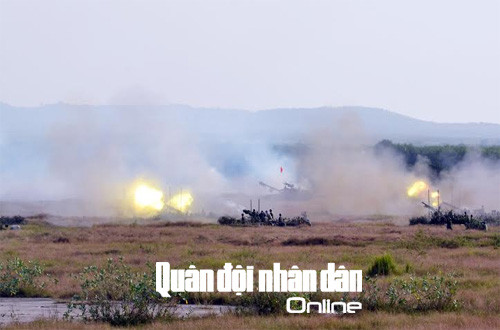 Trận địa pháo binh tiêu diệt mục tiêu trên không.