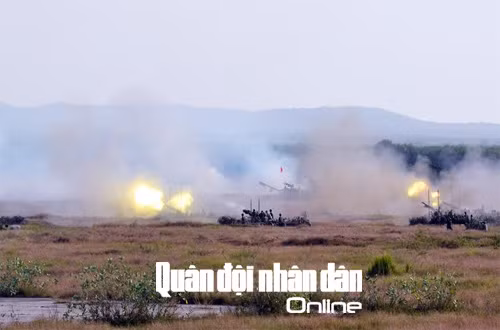 Trận địa pháo binh tiêu diệt mục tiêu trên không.