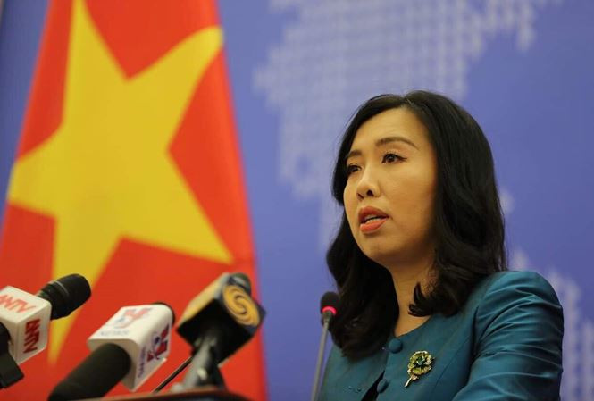 Viet Nam xac minh thong tin tau san bay Trung Quoc dang vao bien Dong