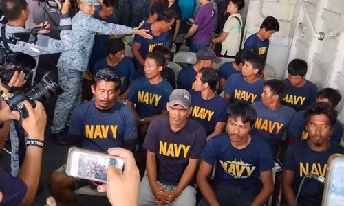 Vu tau Phillipines bi dam: Hai quan Philippines khang dinh tau Viet Nam cuu ngu dan