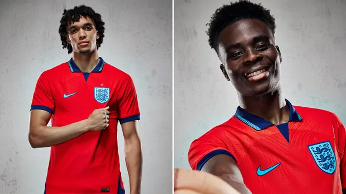 6. Anh, áo sân khách: Mẫu áo đấu này gợi nhớ tới hoài niệm về những năm đầu thập niên 90. Nếu đội tuyển Anh đạt được thành tích ở Qatar thì chúng ta có thể chắc chắn rằng trong 20-30 năm nữa, thiết kế đặc biệt này sẽ được diễn giải lại, phối lại và hình dung lại.