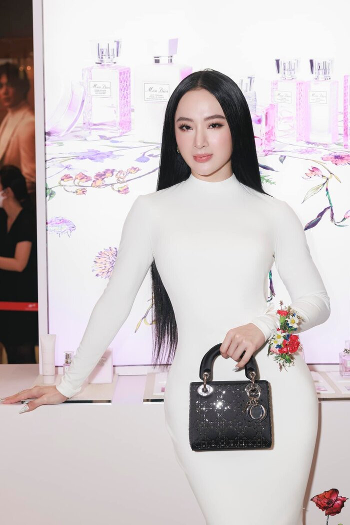 Angela Phuong Trinh gay bat ngo voi than hinh hau tap gym