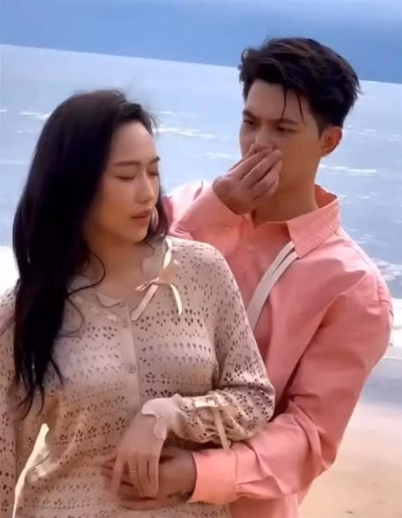 Su that hinh anh Anh Tu bit mui khi ngui toc Dieu Nhi-Hinh-2